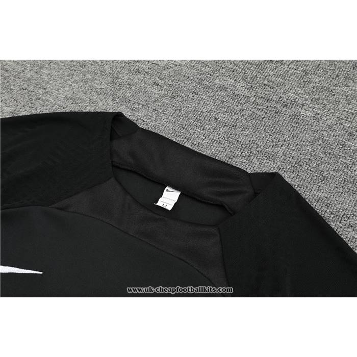 Tracksuit
 Paris Saint-Germain 2022-2023 Short Sleeve
 Black
 - Shorts
